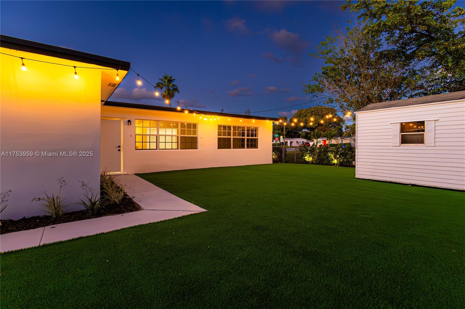 SANDERS PARK - Residential