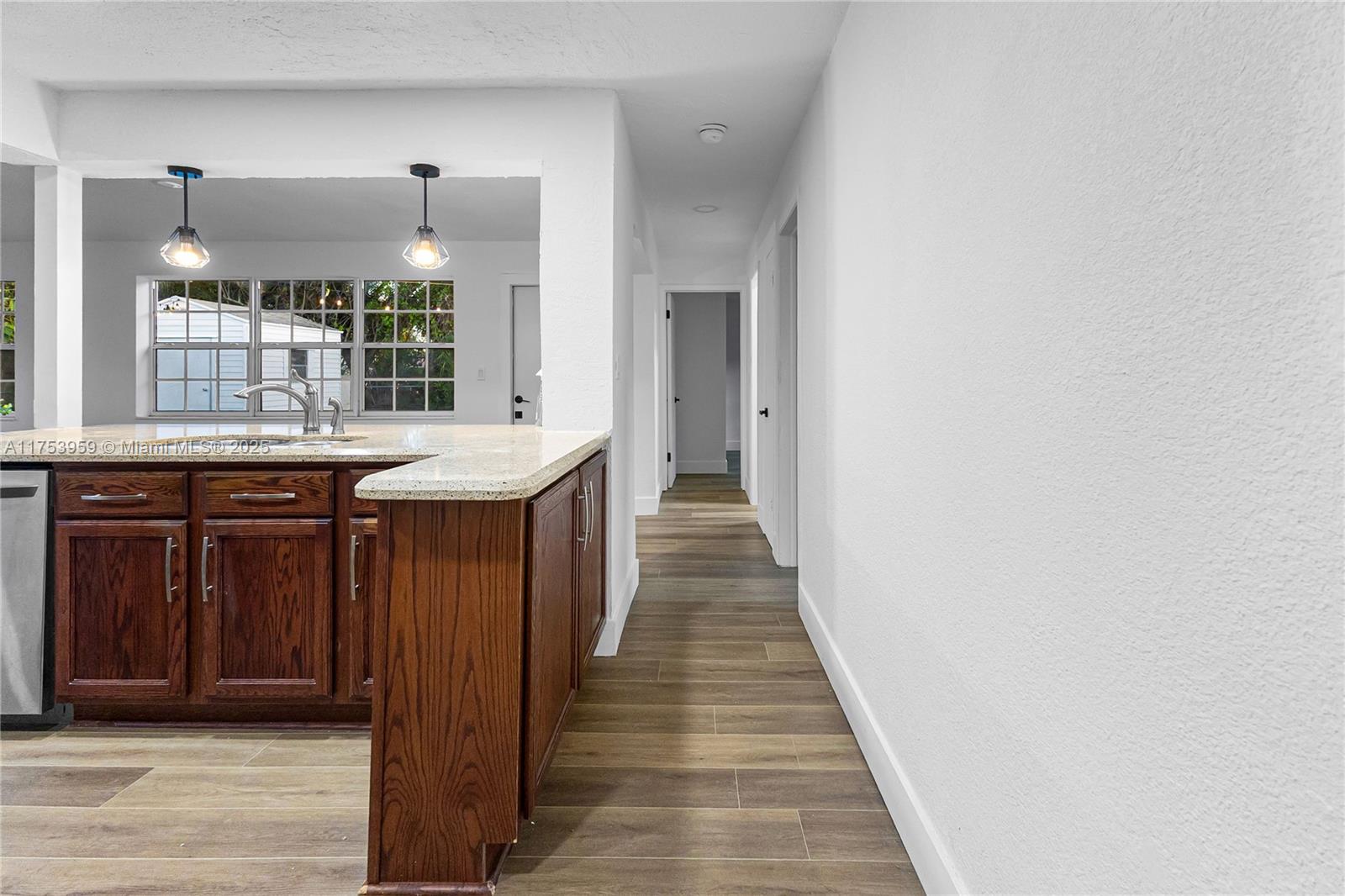 SANDERS PARK - Residential