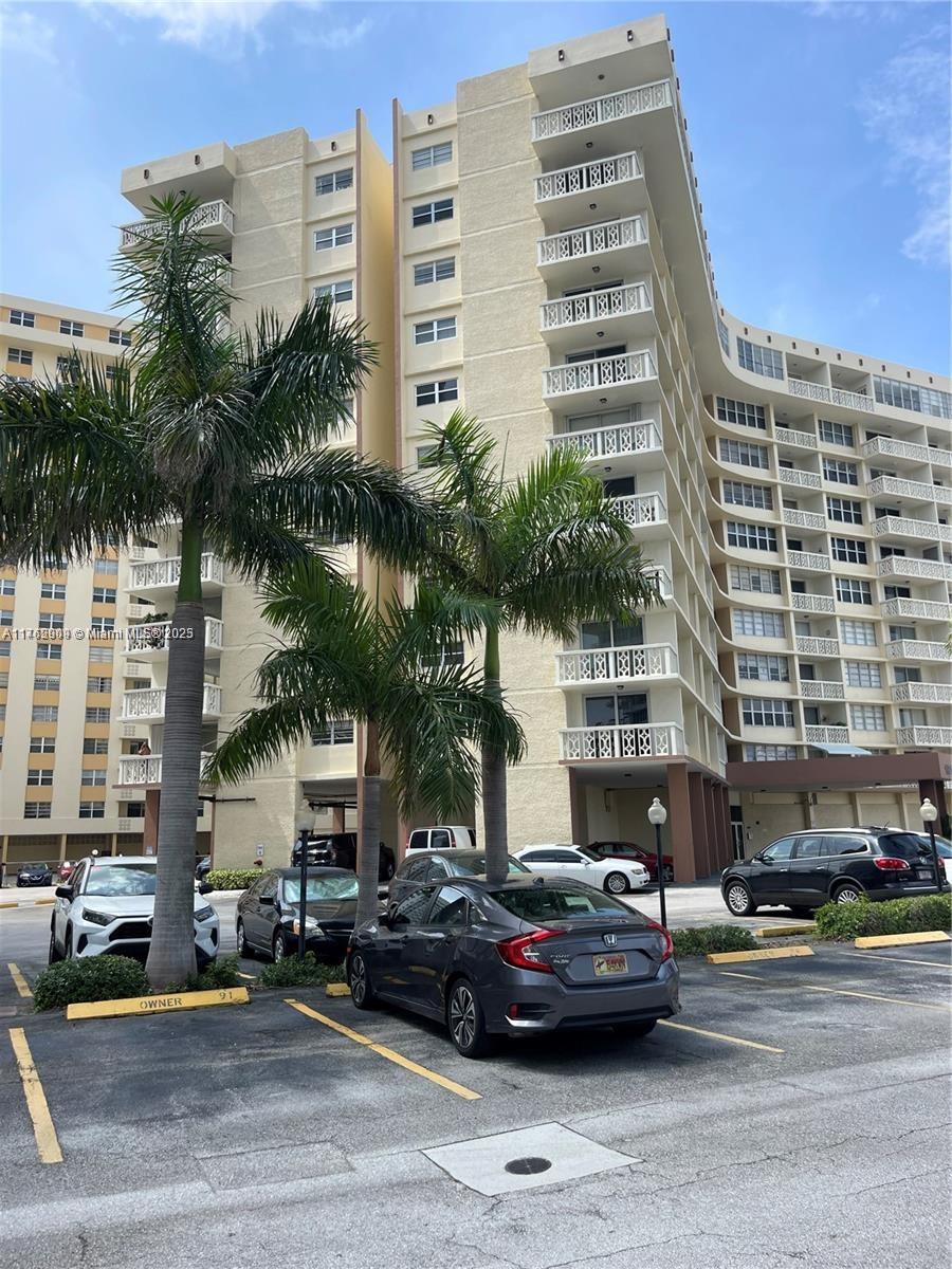IMPERIAL TOWERS CONDO - Residential