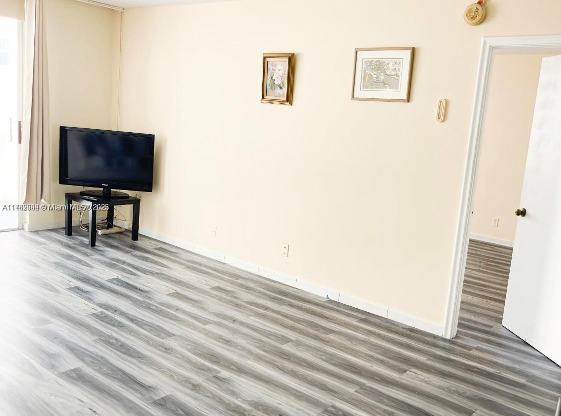 IMPERIAL TOWERS CONDO - Residential