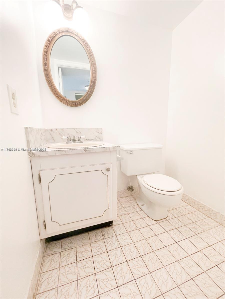 IMPERIAL TOWERS CONDO - Residential