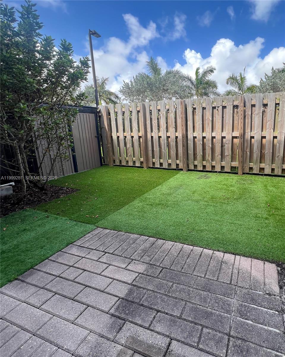 VIA VENTURA NEIGHBORHOOD - Residential