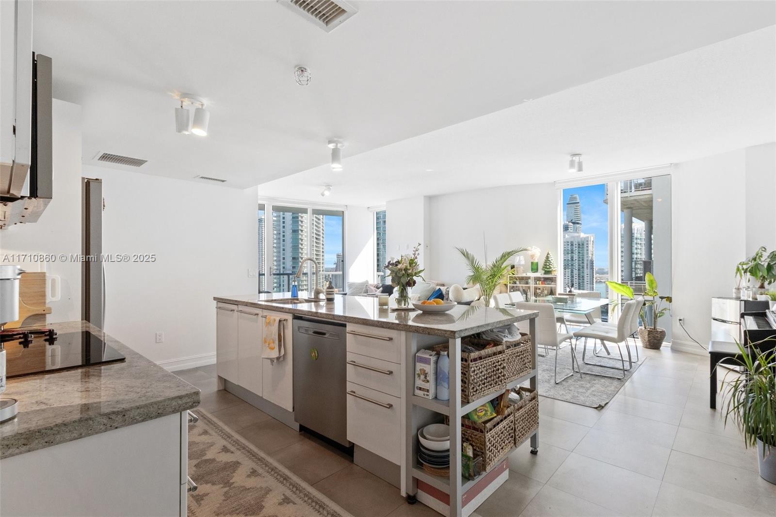 185 SW 7th St 3111