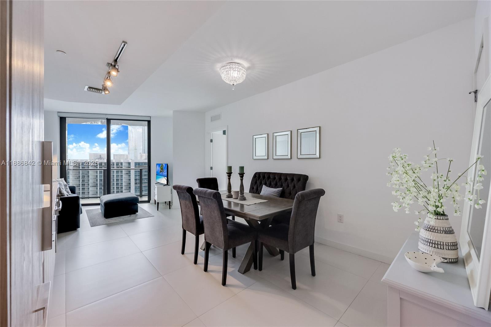 PARAISO BAYVIEWS CONDO - Residential