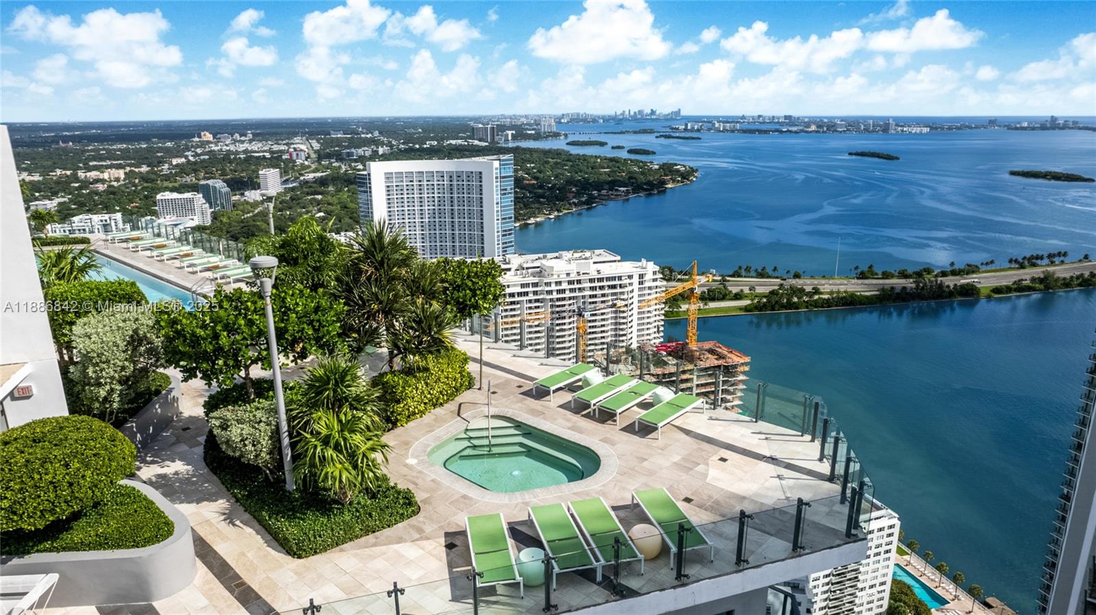 PARAISO BAYVIEWS CONDO - Residential