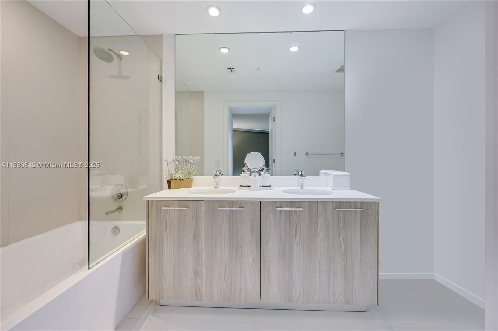 PARAISO BAYVIEWS CONDO - Residential