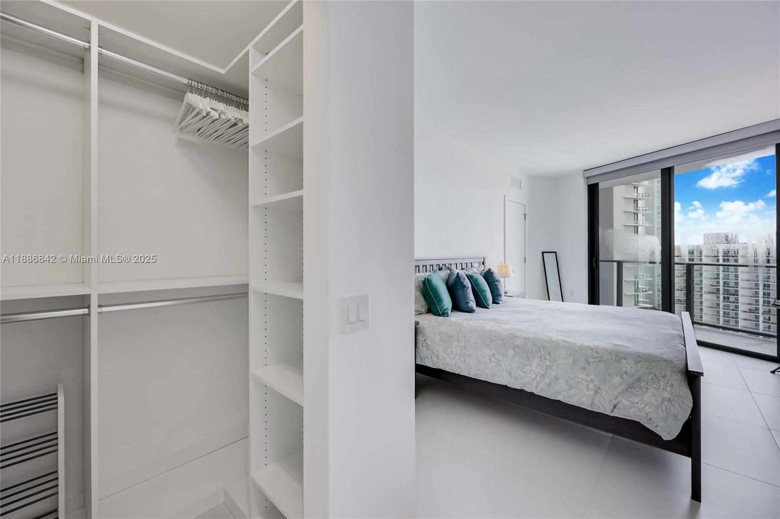 PARAISO BAYVIEWS CONDO - Residential