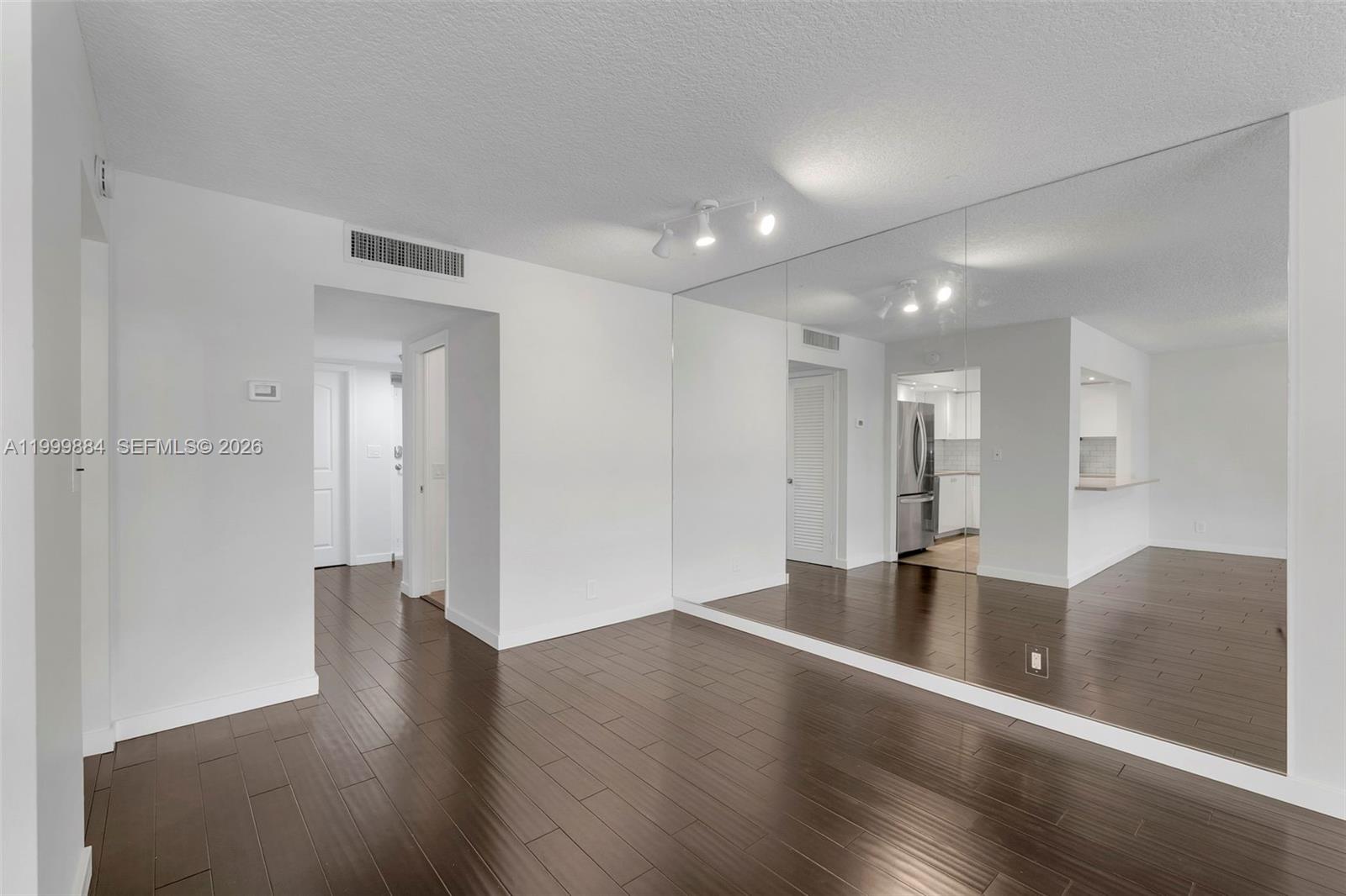 WINDSOR CONDO - Residential