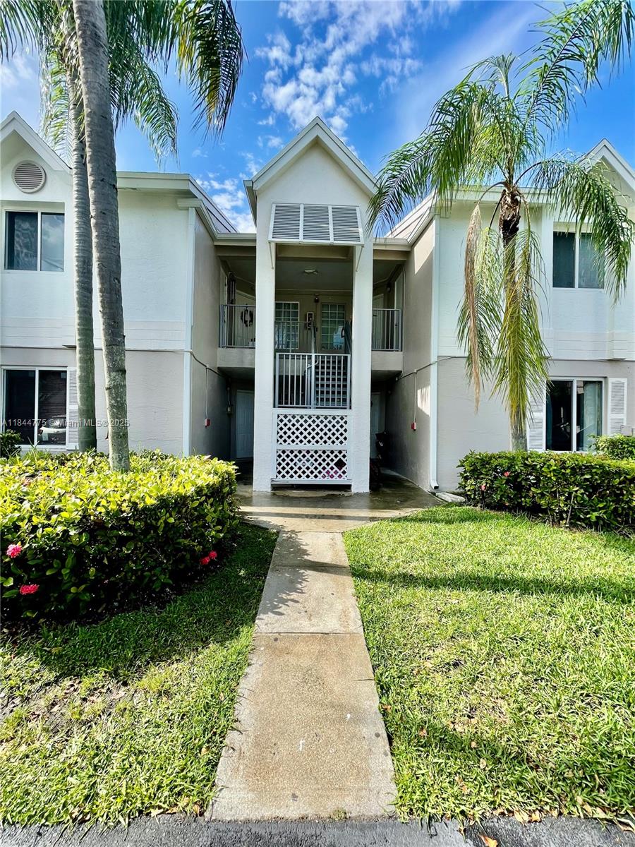 Gorgeous 2 bedroom and 2 baths apartment on the first floor, with a great layout, two parking spaces assigned, washer and dryer inside the unit.