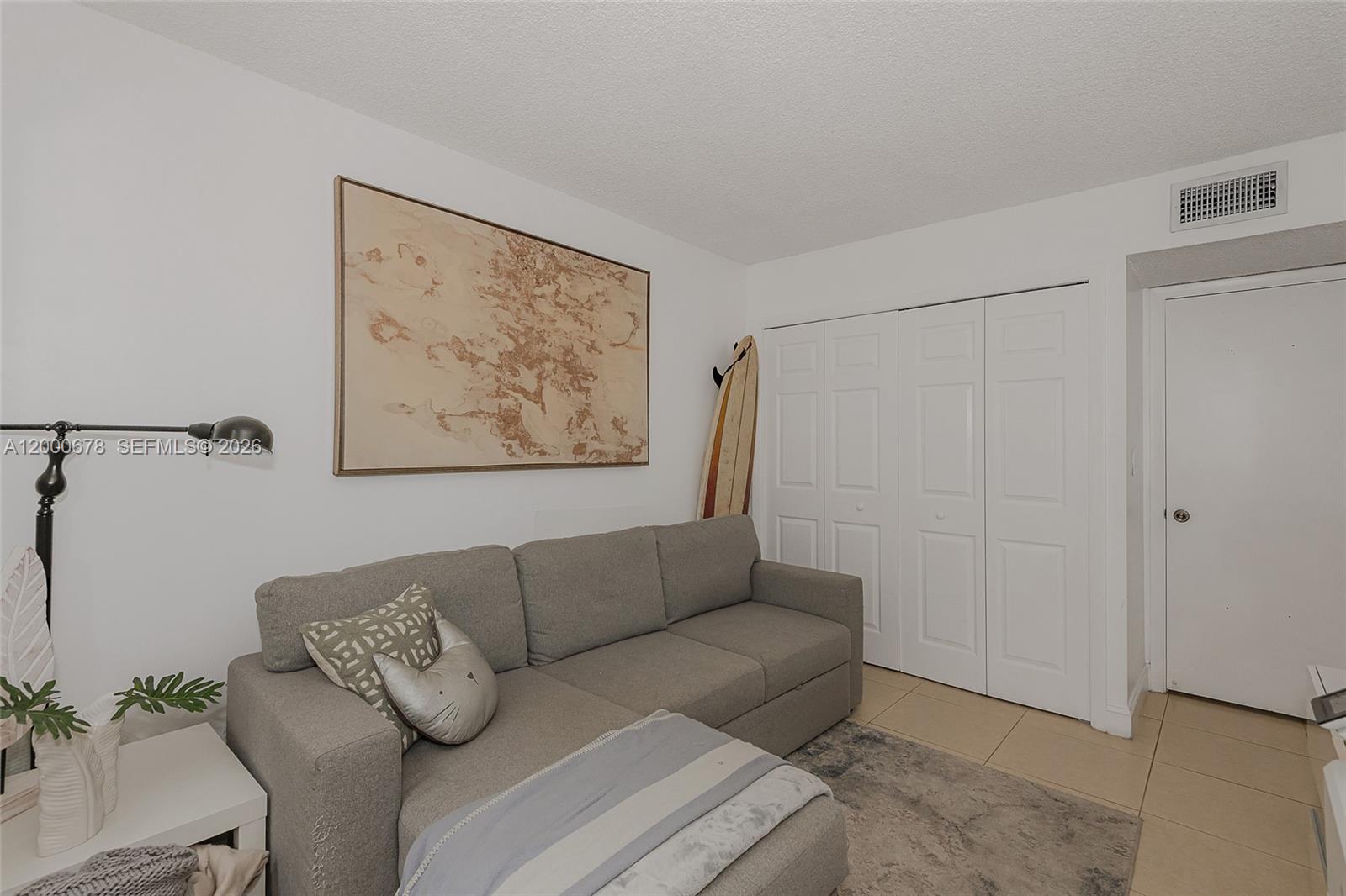 RACQUET CLUB VILLAGE APAR - Residential