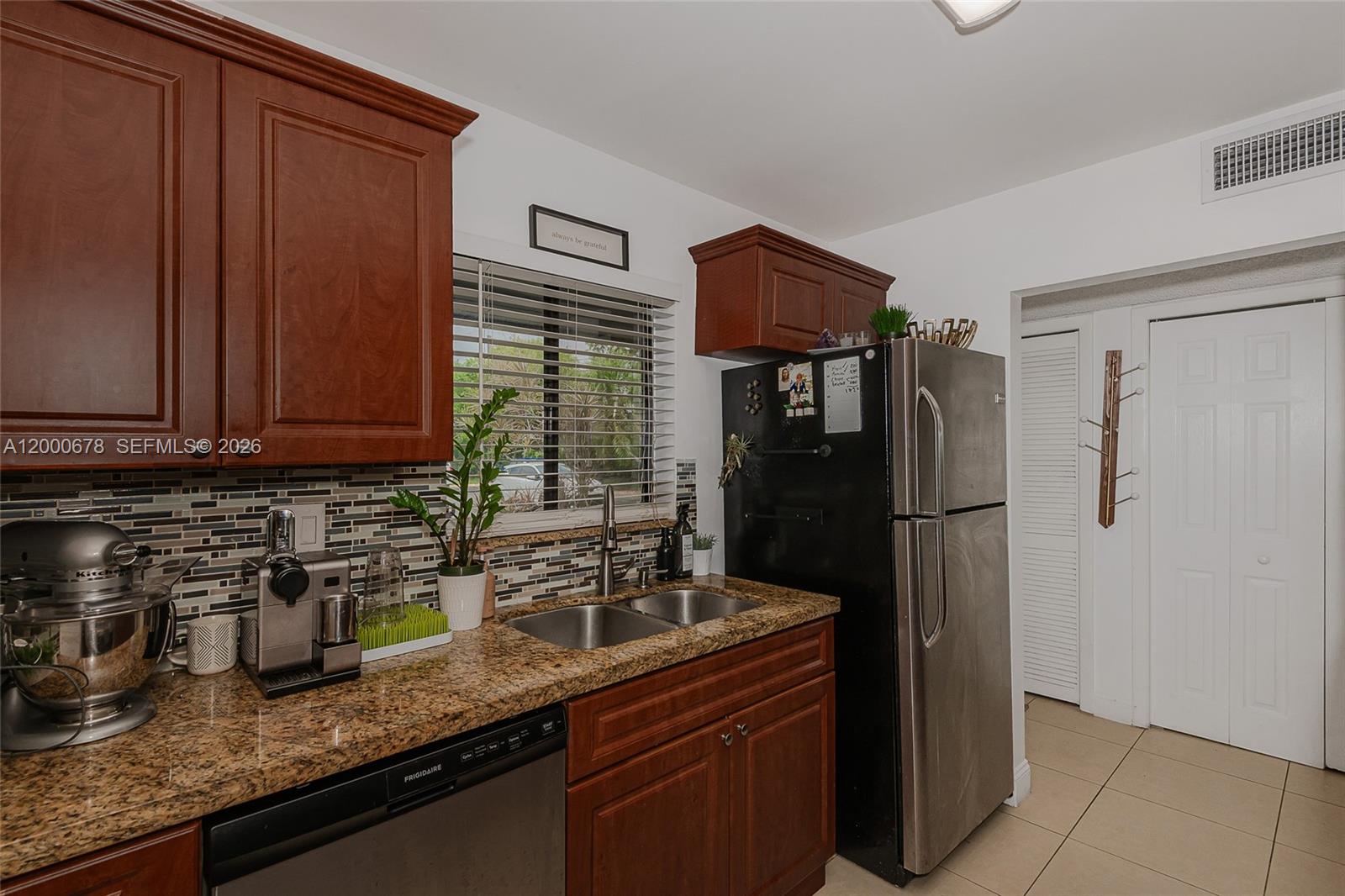 RACQUET CLUB VILLAGE APAR - Residential