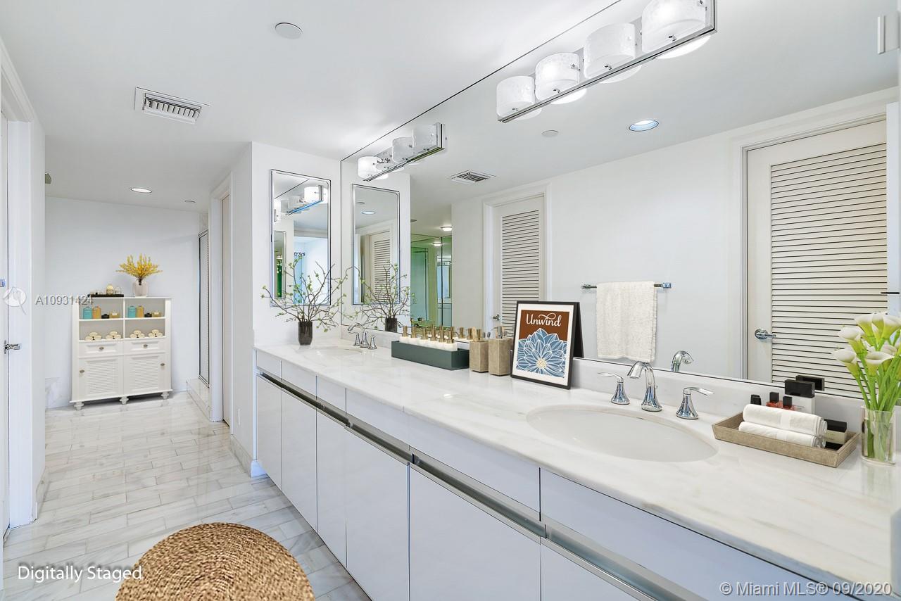 OLD PORT COVE LAKE POINT - Residential