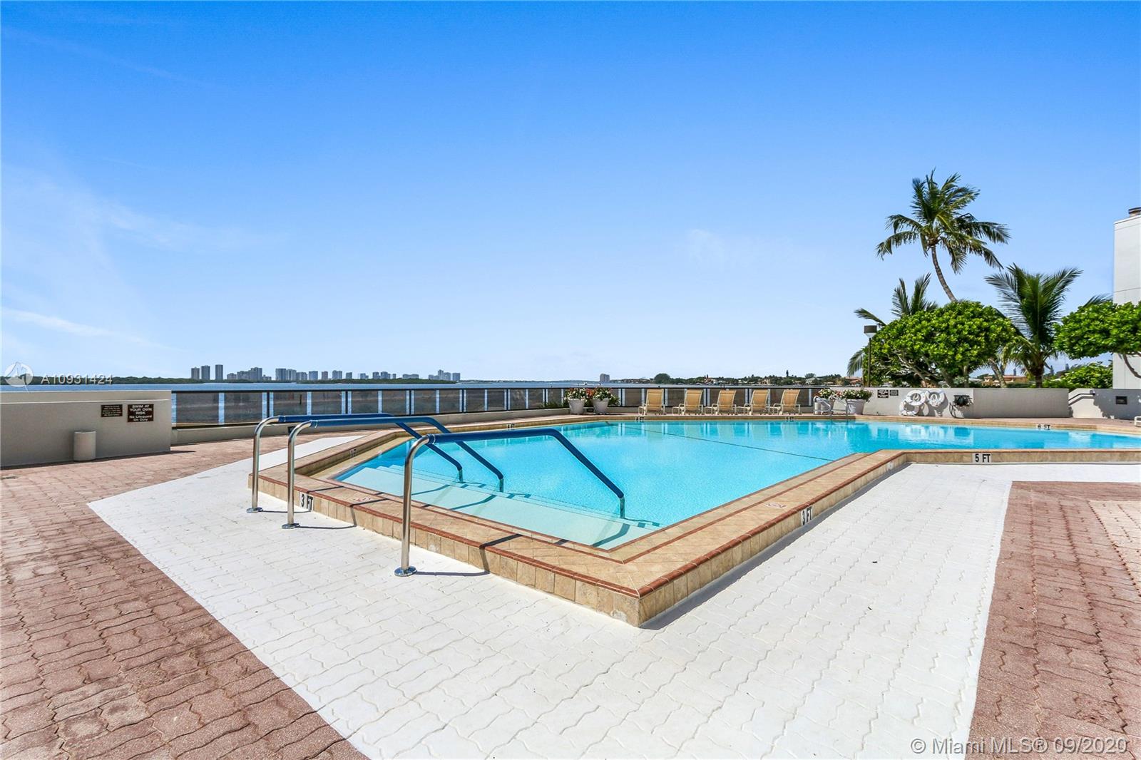 OLD PORT COVE LAKE POINT - Residential