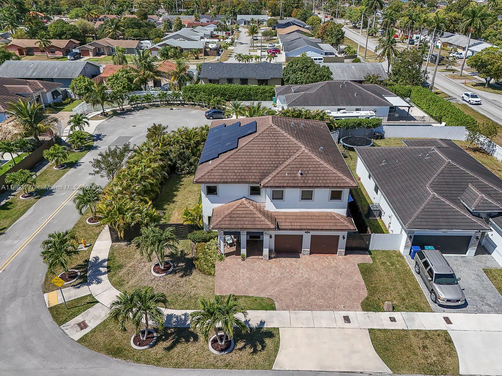Rental Property at 16820 Sw 109th Pl, Miami, Broward County, Florida - Bedrooms: 4 
Bathrooms: 3  - $5,500 MO.