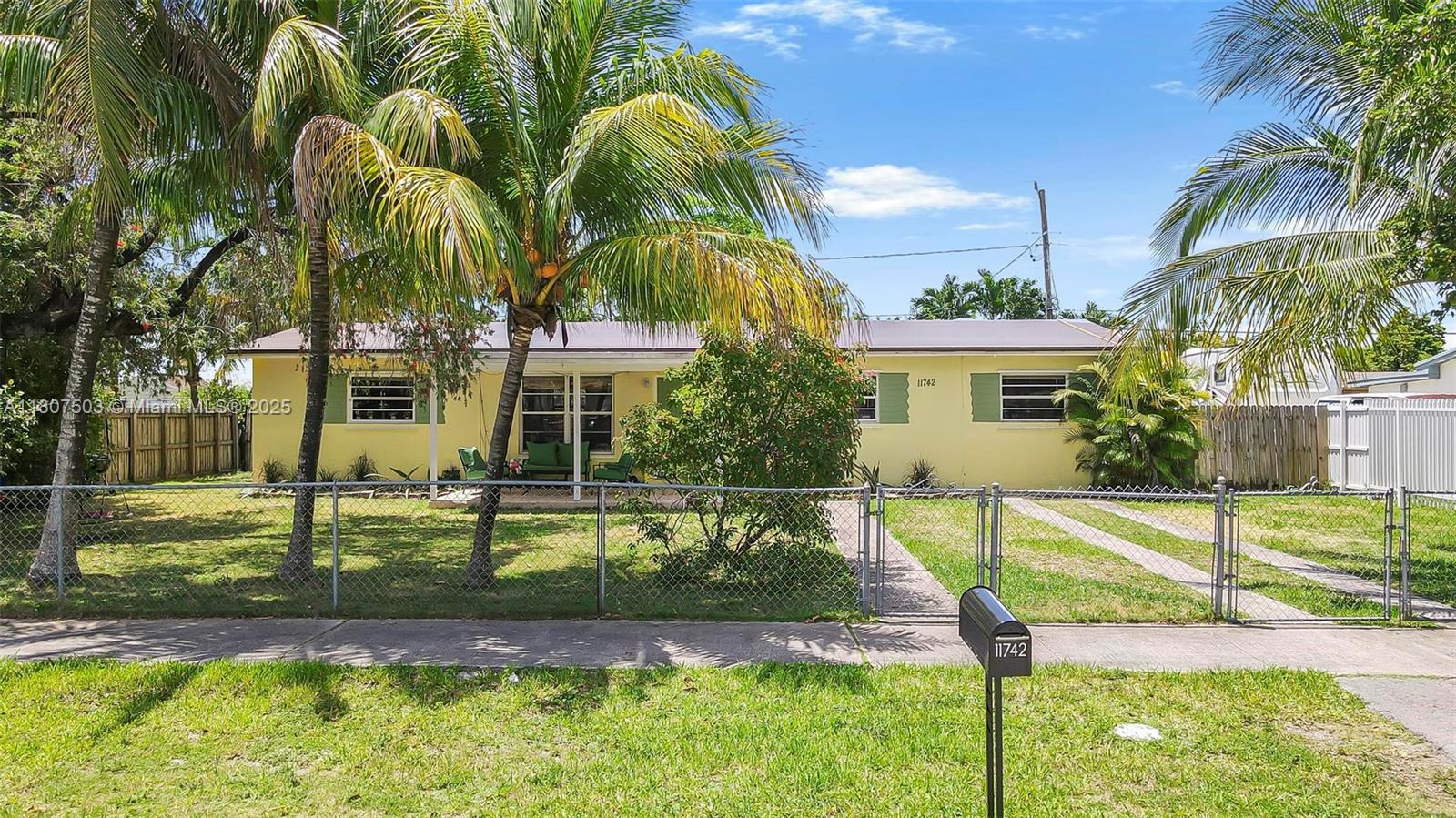 11742 Sw 187th Ter, Miami, Broward County, Florida - 3 Bedrooms  
2 Bathrooms - 