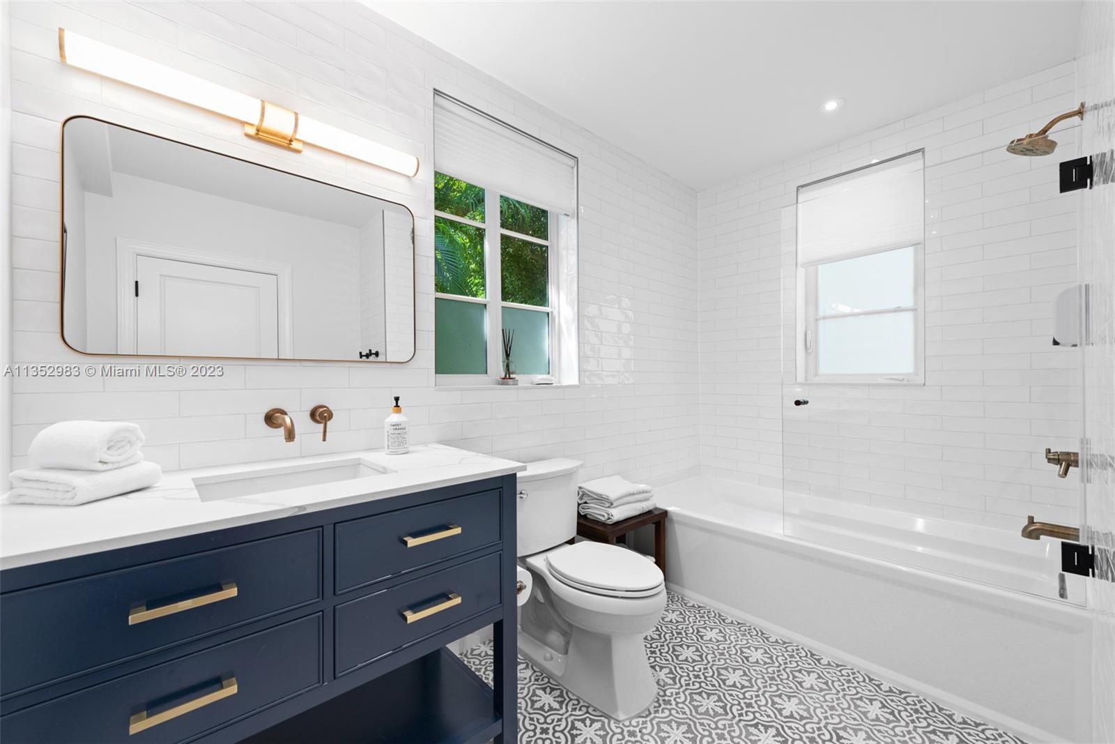 C GABLES COUNTRY CLUB SEC - Residential