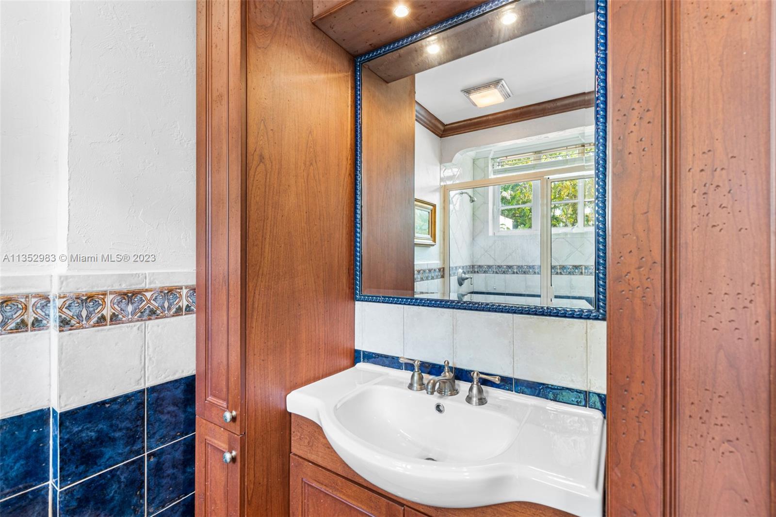 C GABLES COUNTRY CLUB SEC - Residential