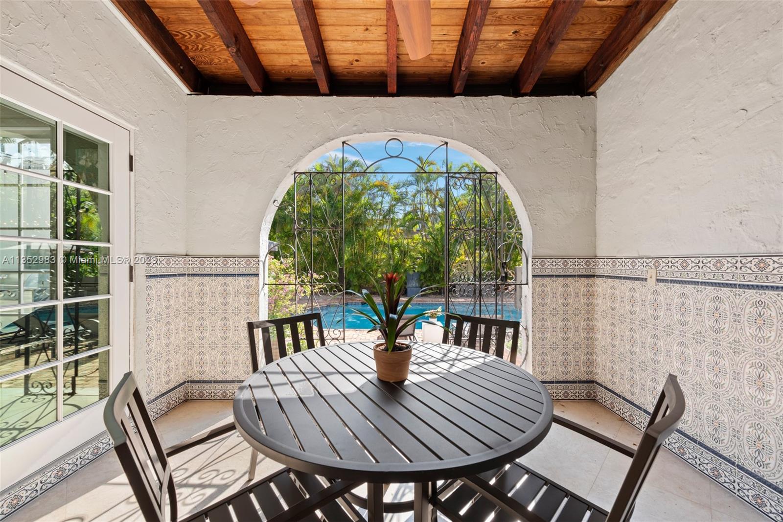 C GABLES COUNTRY CLUB SEC - Residential