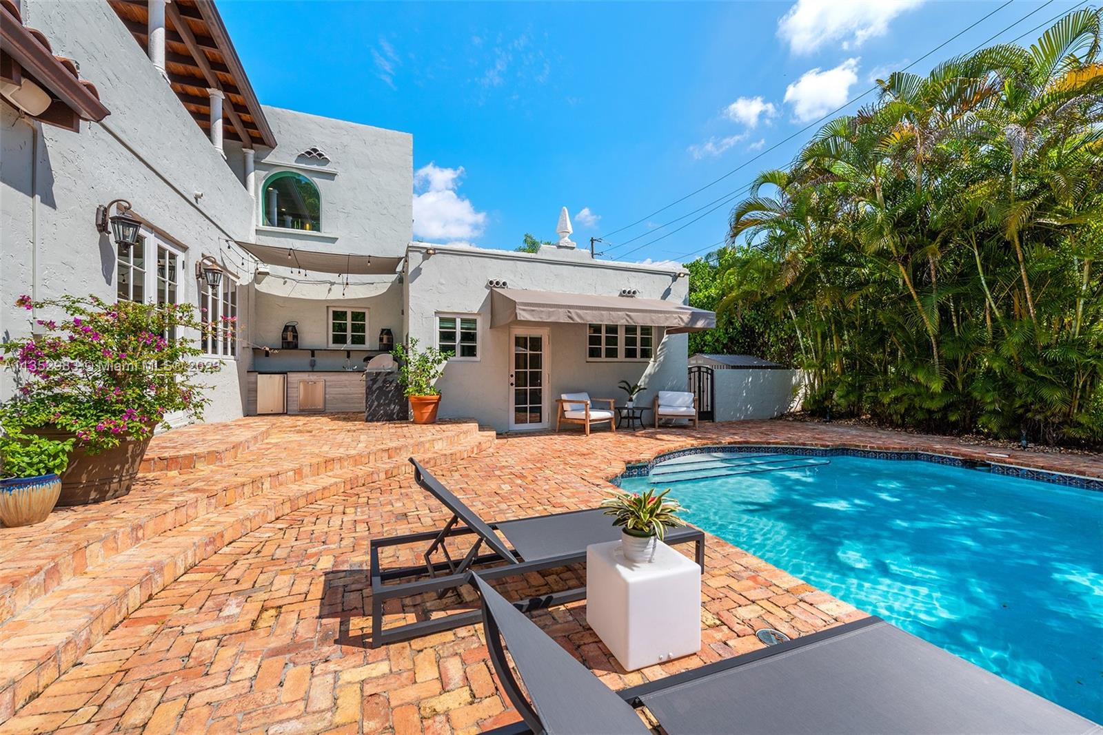 C GABLES COUNTRY CLUB SEC - Residential