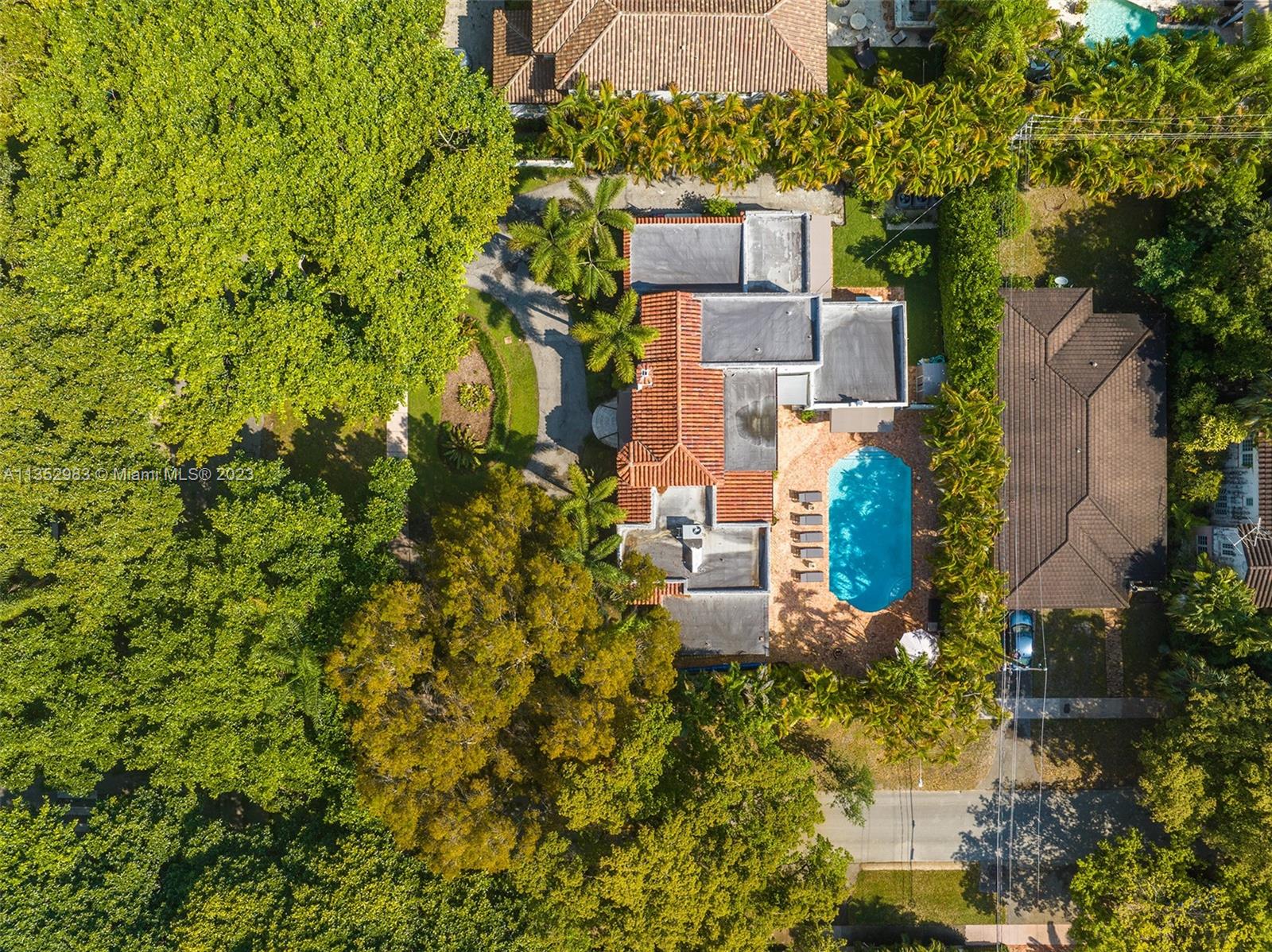 C GABLES COUNTRY CLUB SEC - Residential