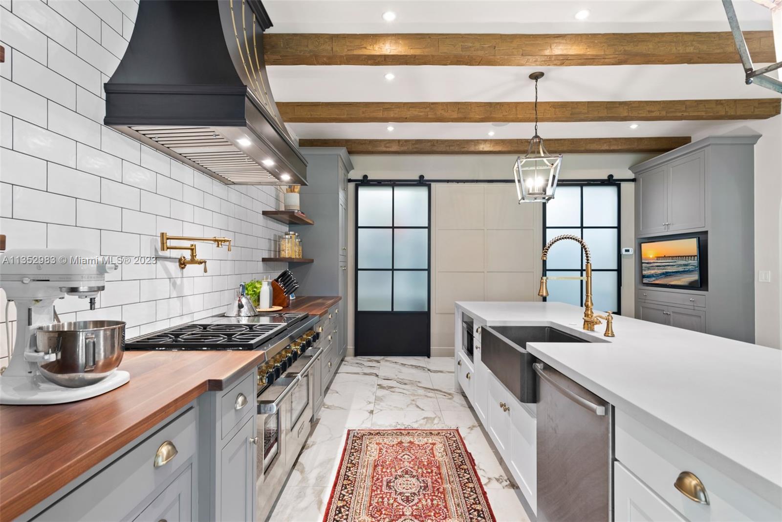 C GABLES COUNTRY CLUB SEC - Residential