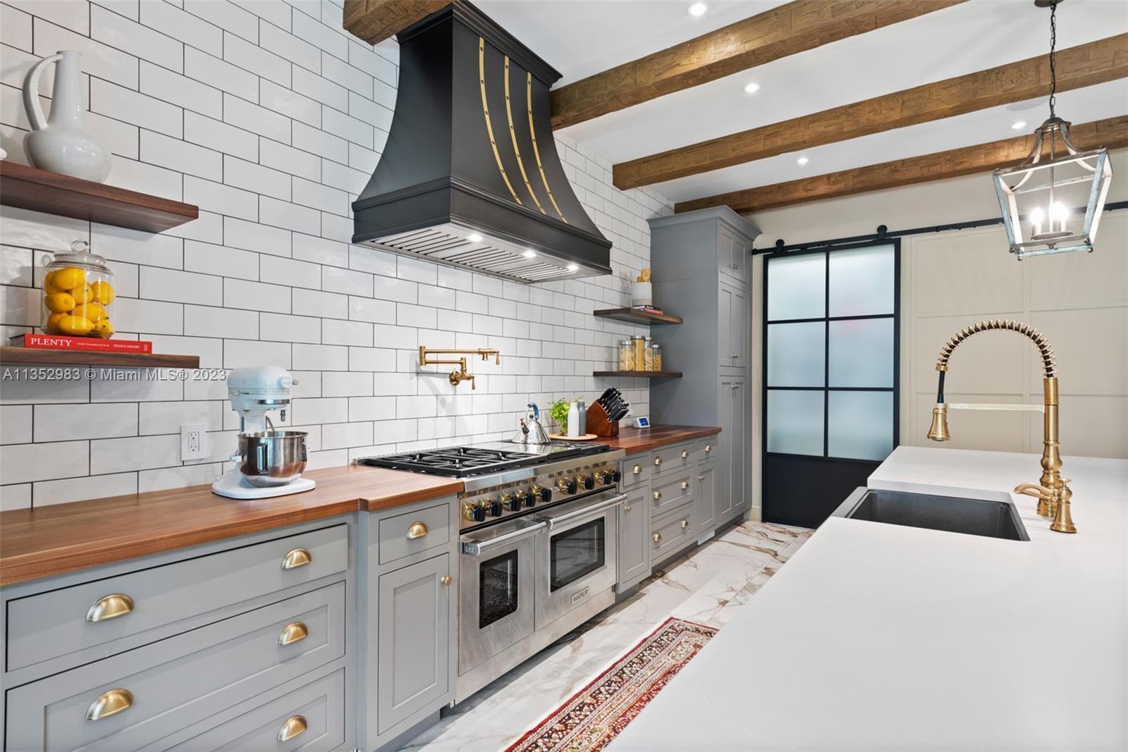 C GABLES COUNTRY CLUB SEC - Residential