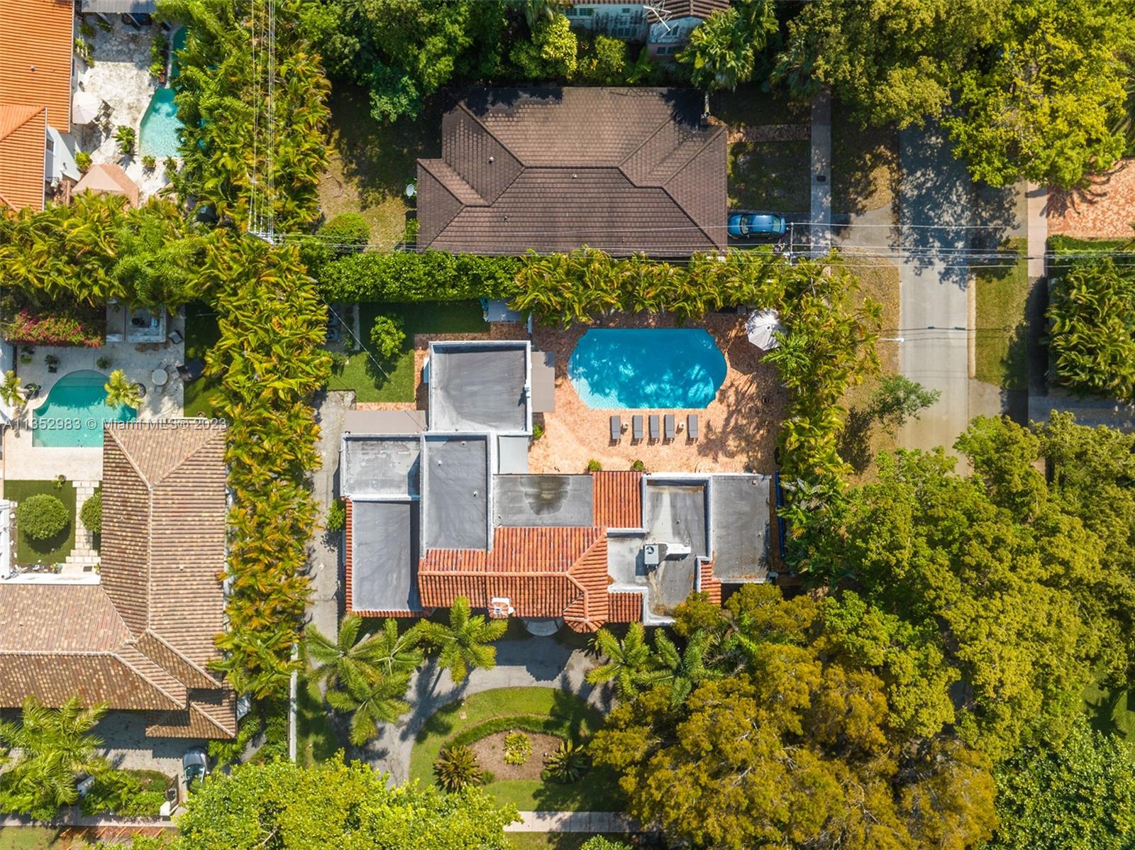 C GABLES COUNTRY CLUB SEC - Residential