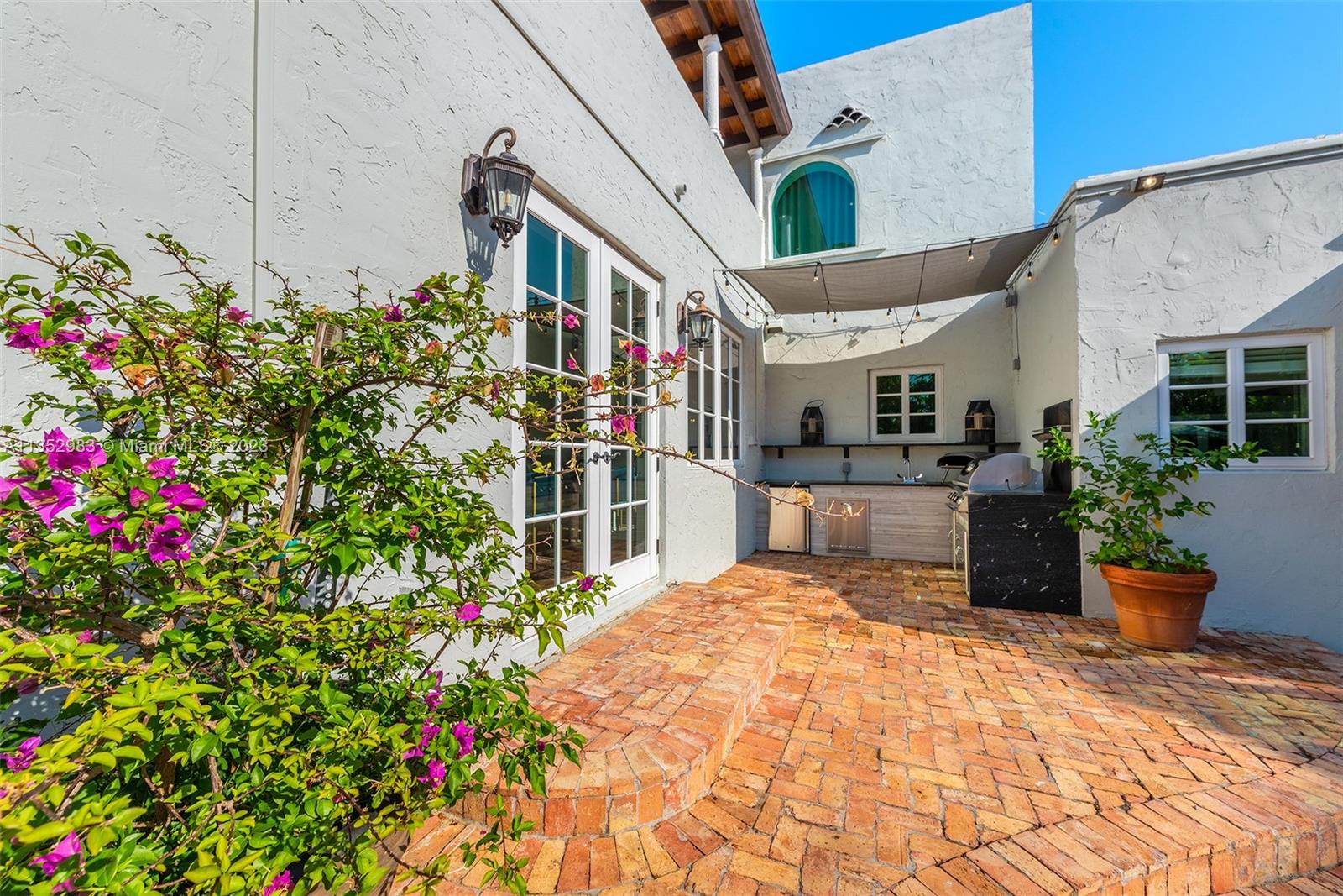 C GABLES COUNTRY CLUB SEC - Residential