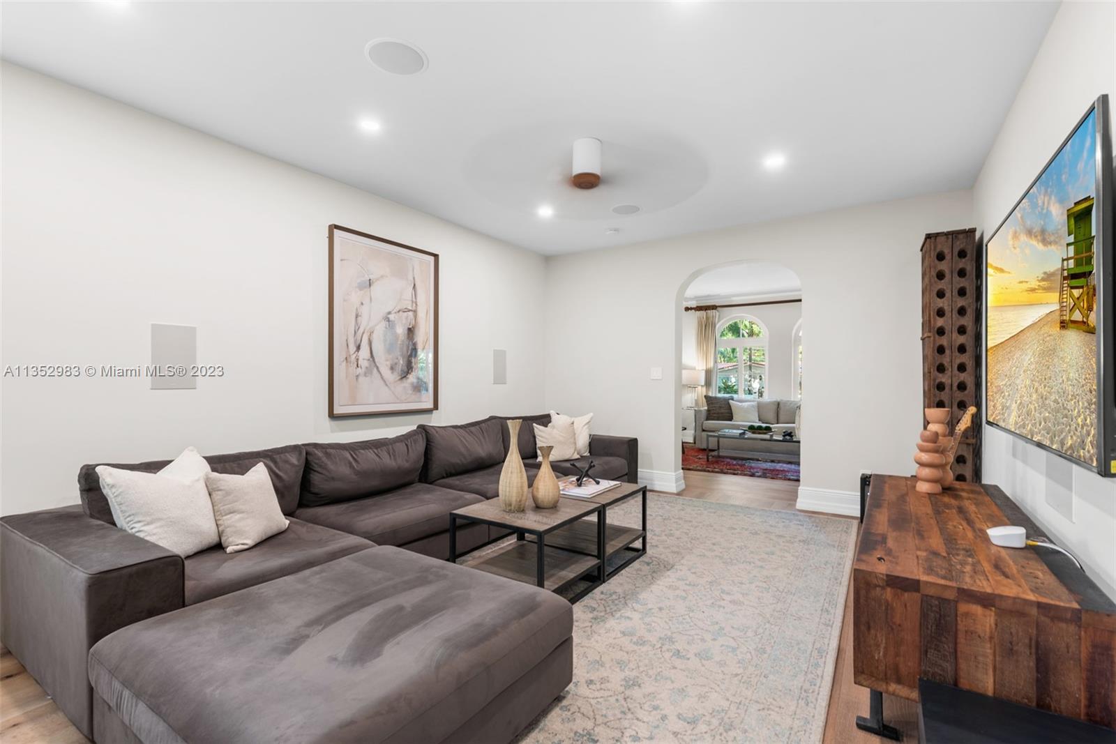 C GABLES COUNTRY CLUB SEC - Residential