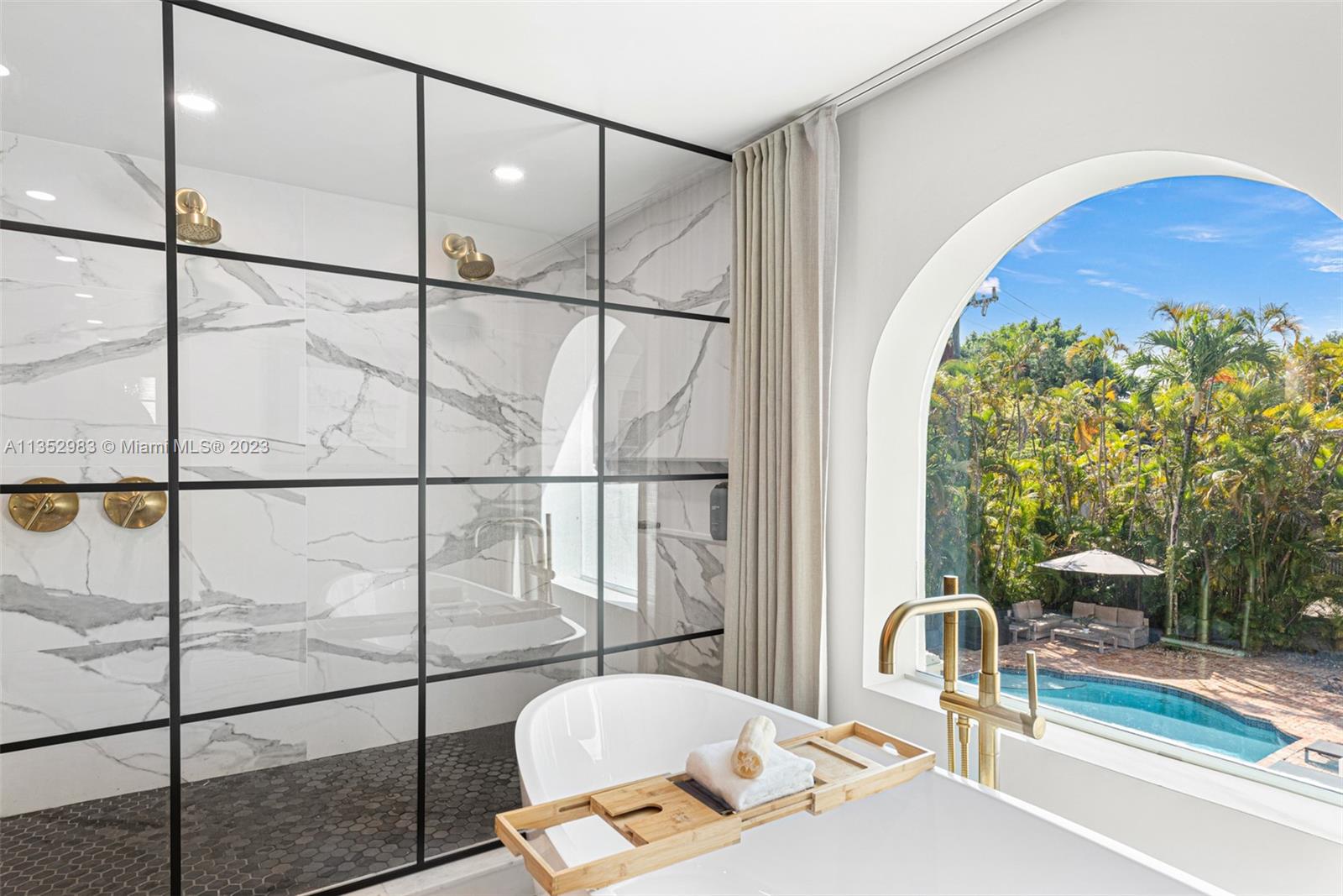 C GABLES COUNTRY CLUB SEC - Residential