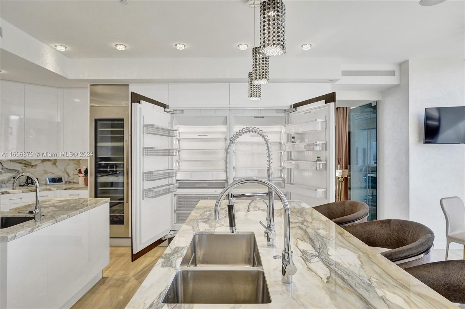 THE MANSIONS AT ACQUALINA - Residential