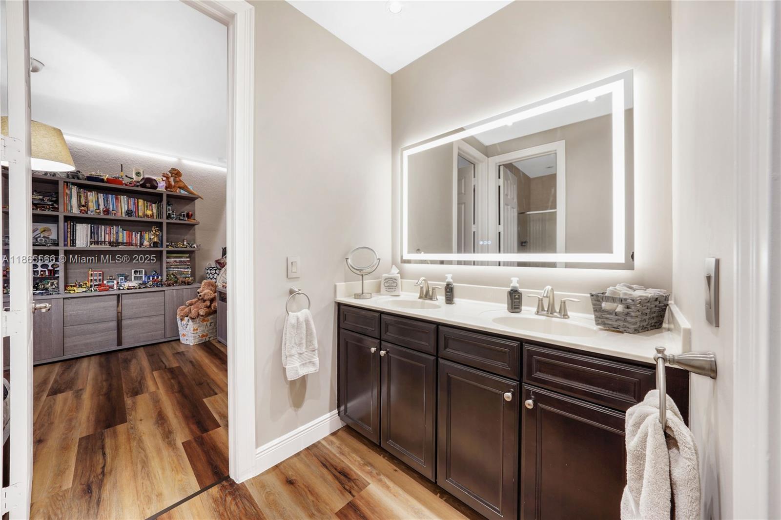 DORAL BREEZE - Residential