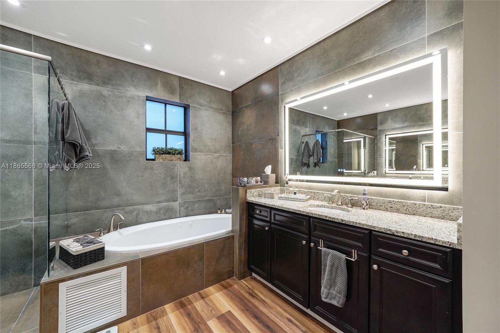 DORAL BREEZE - Residential