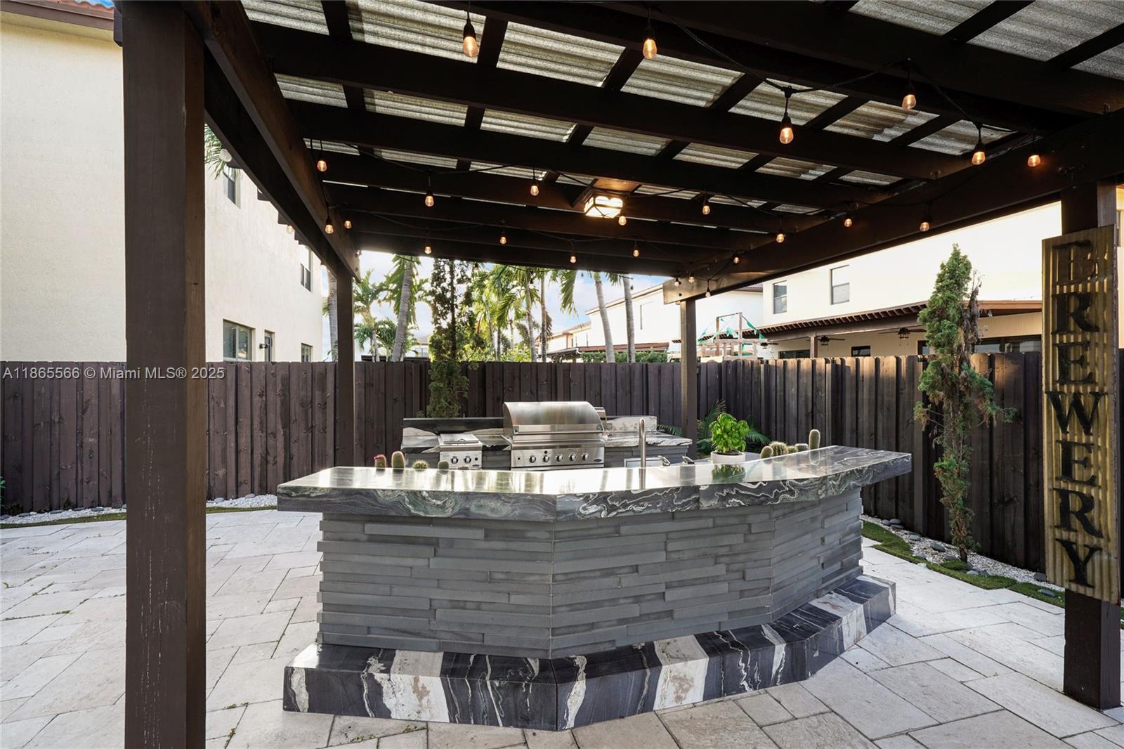 DORAL BREEZE - Residential