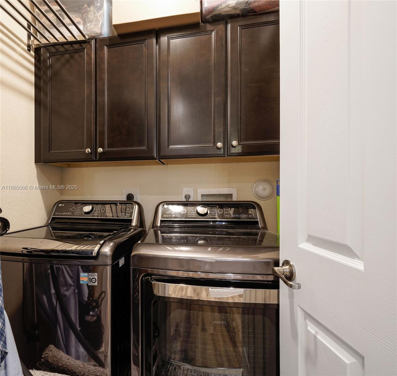 DORAL BREEZE - Residential