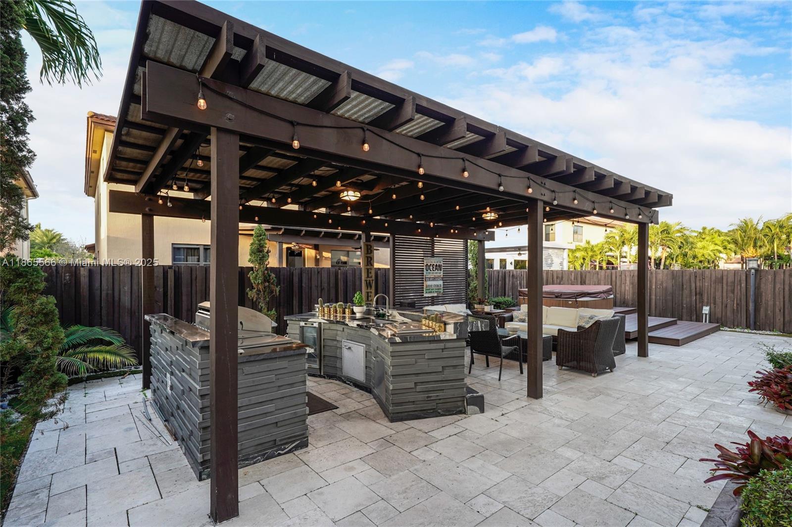 DORAL BREEZE - Residential