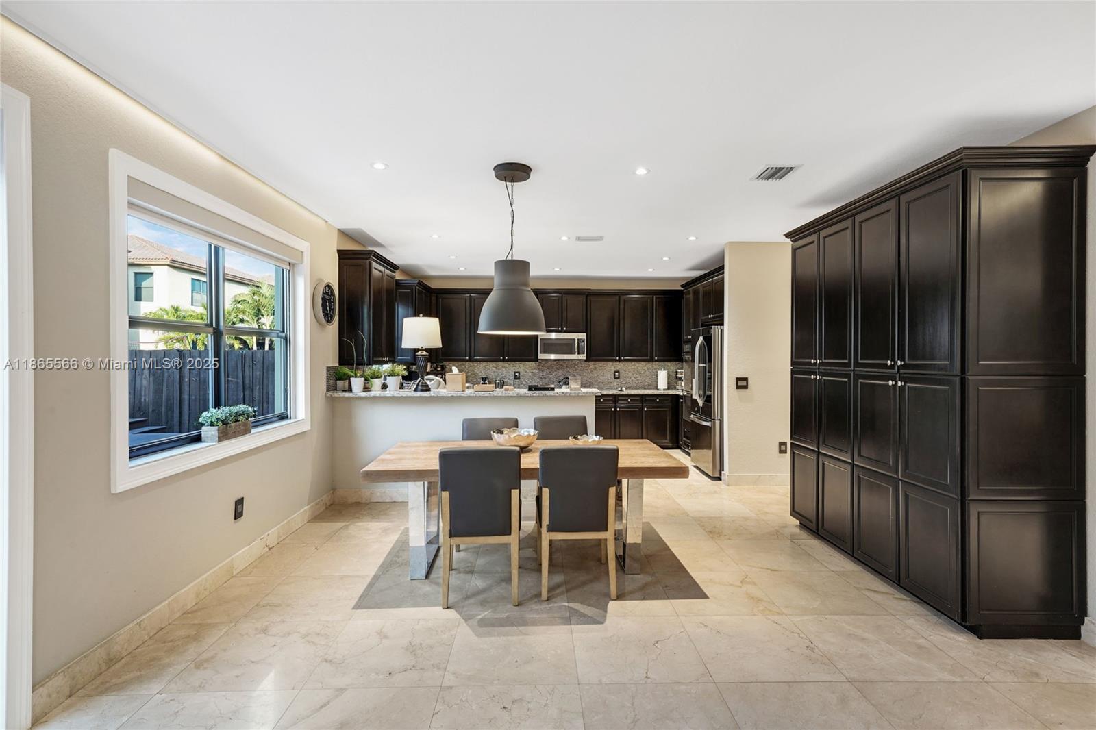 DORAL BREEZE - Residential