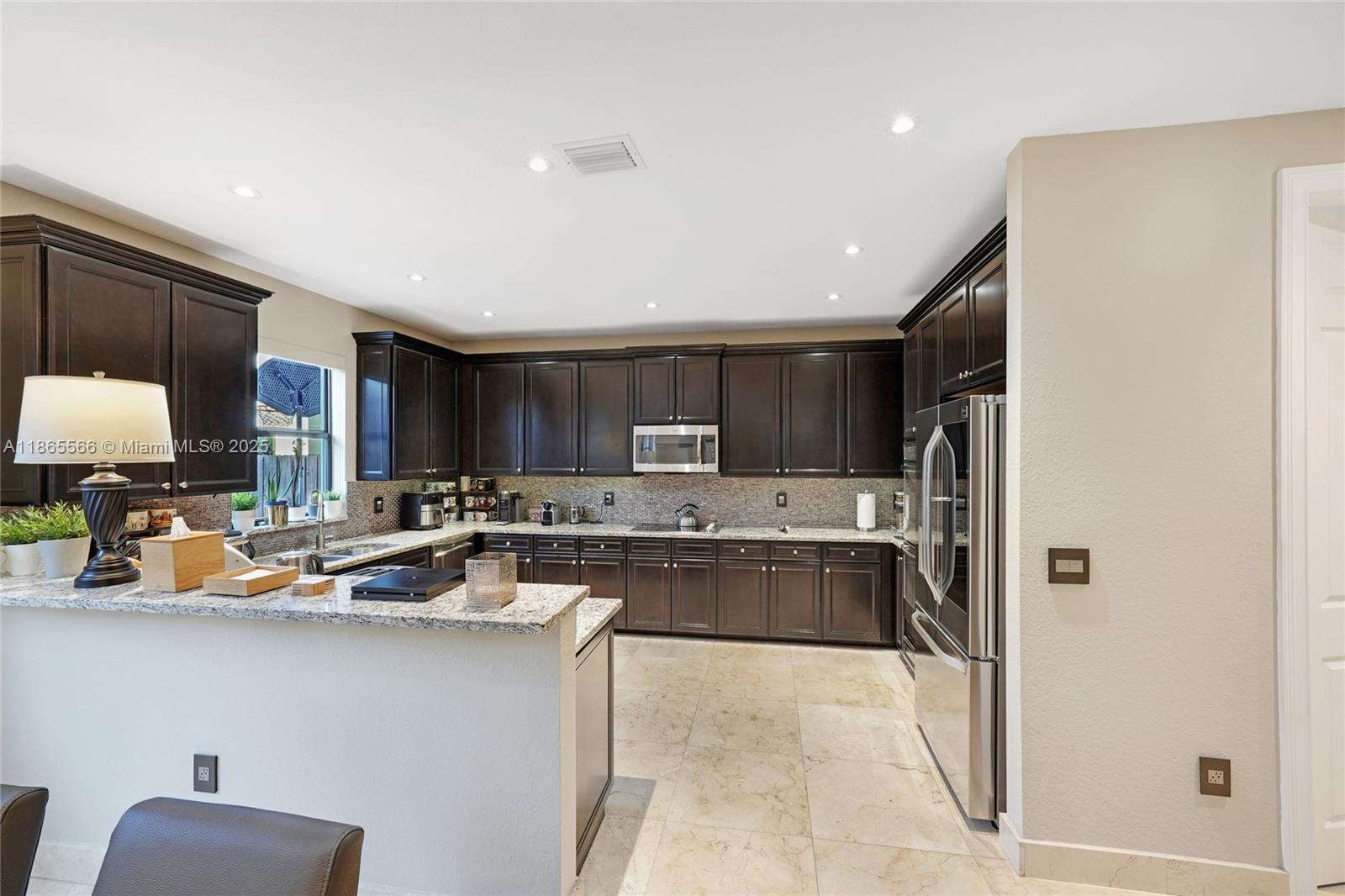 DORAL BREEZE - Residential