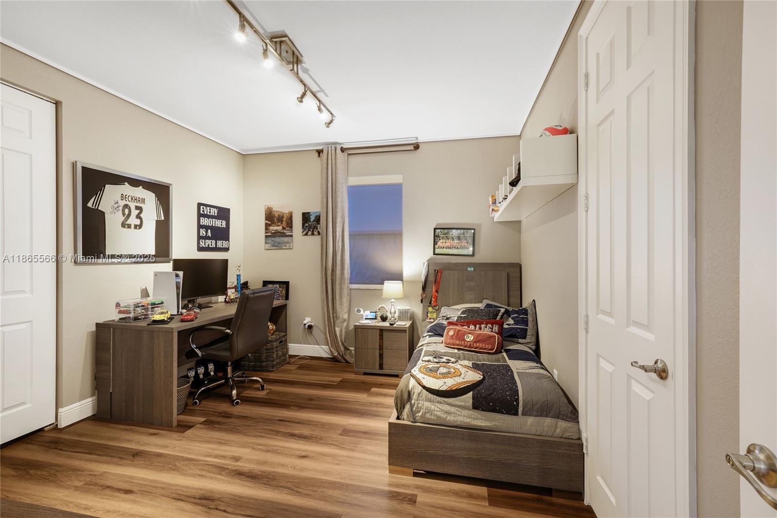 DORAL BREEZE - Residential