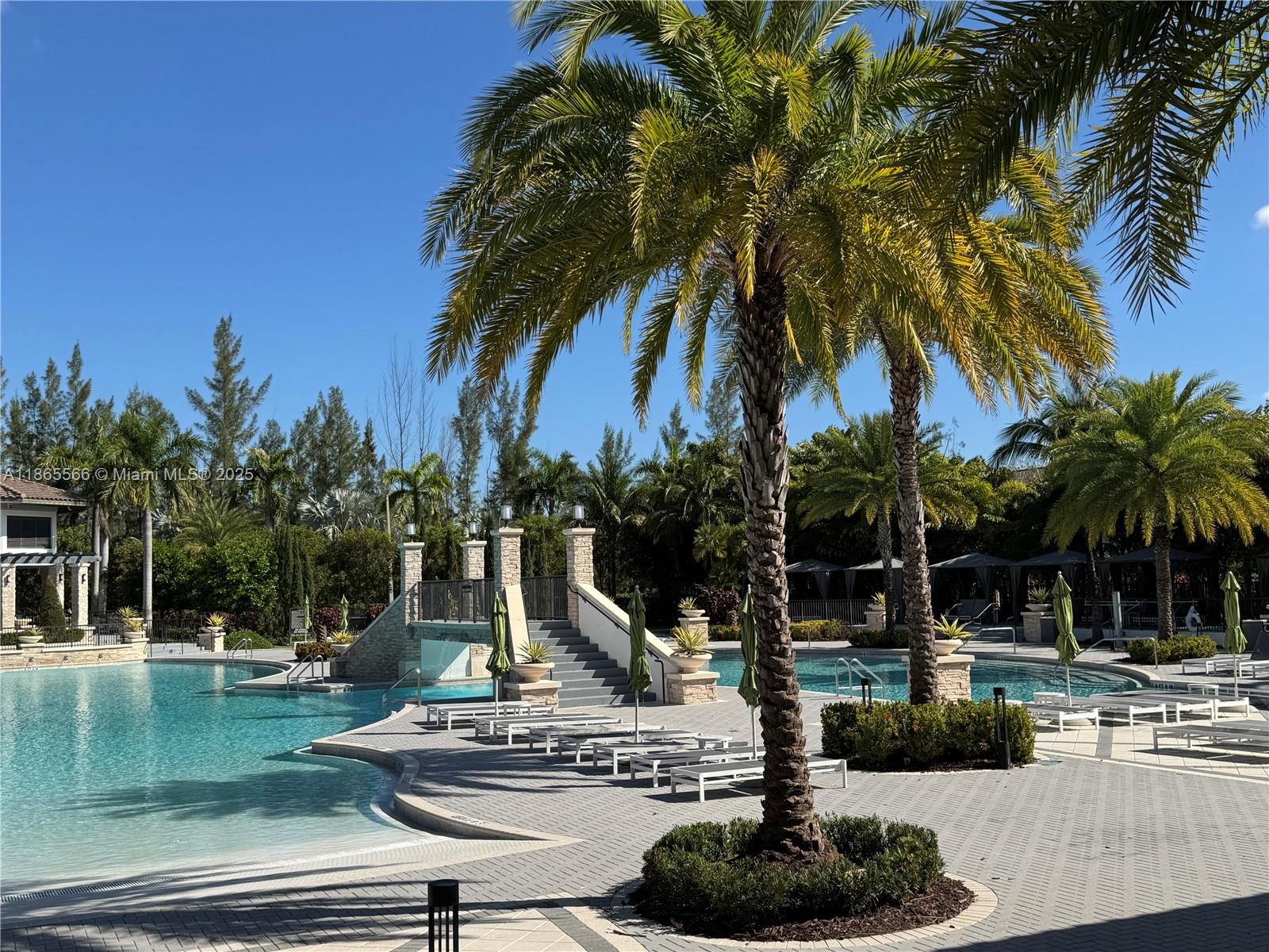 DORAL BREEZE - Residential