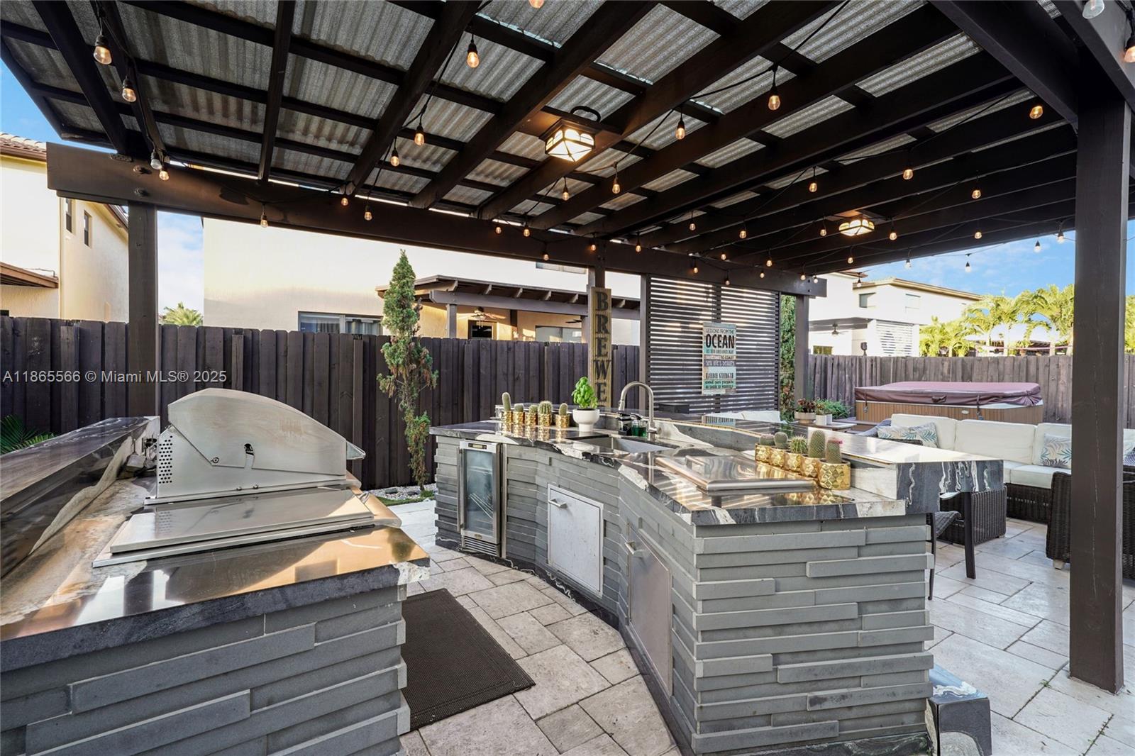 DORAL BREEZE - Residential