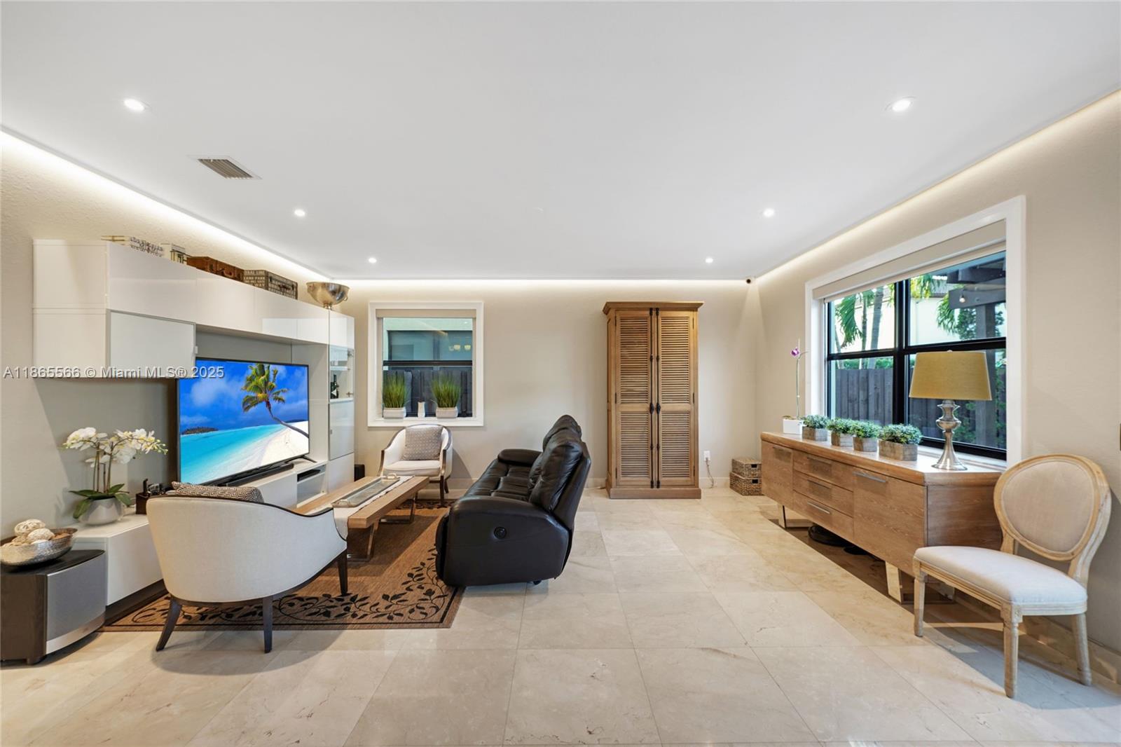 DORAL BREEZE - Residential