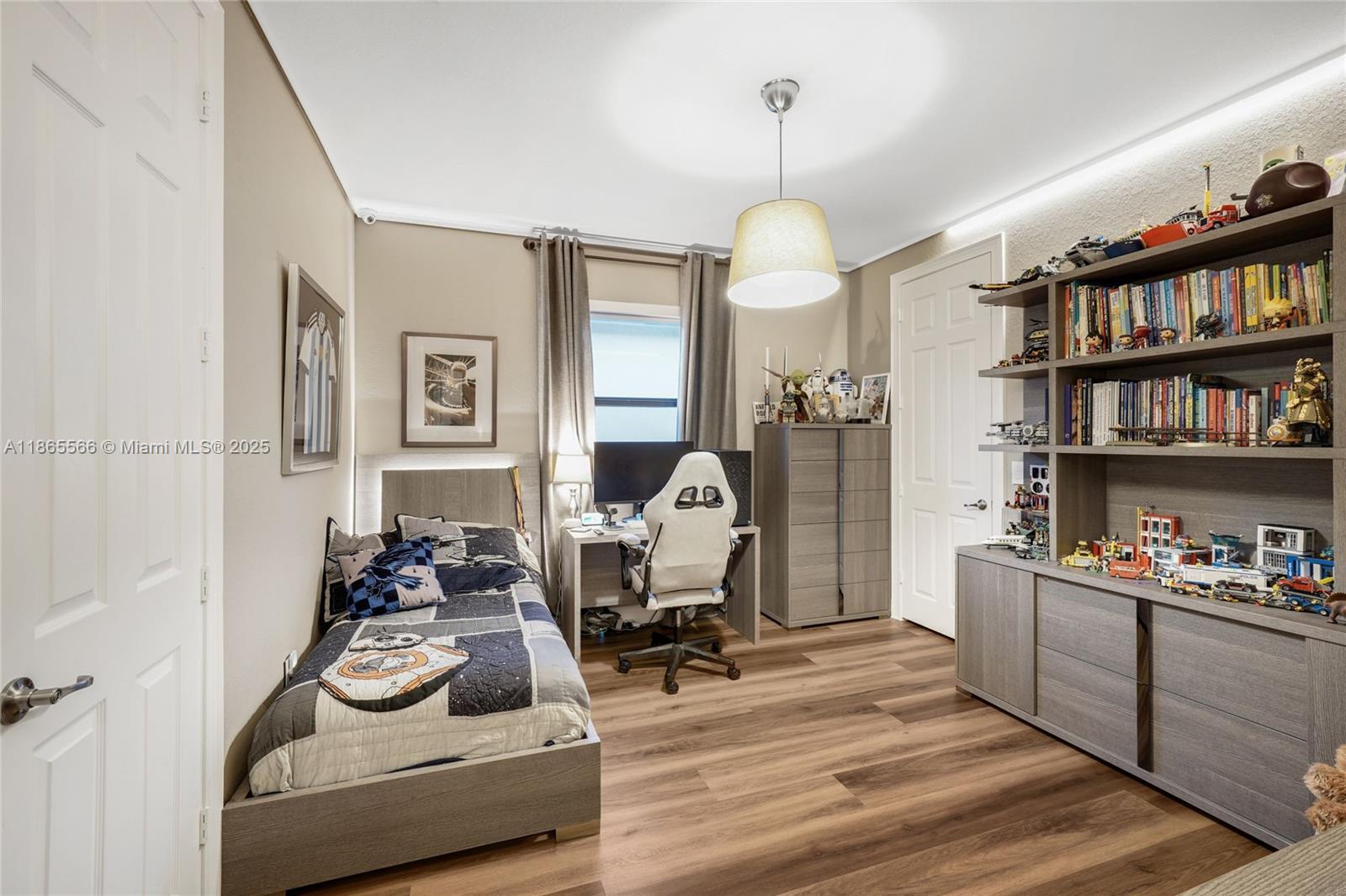 DORAL BREEZE - Residential