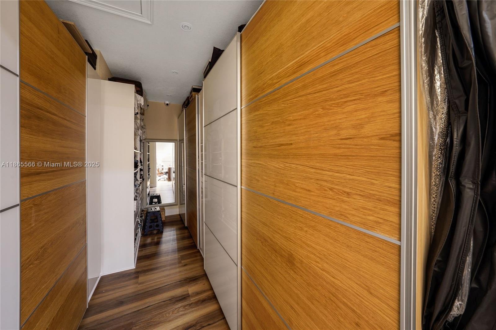 DORAL BREEZE - Residential