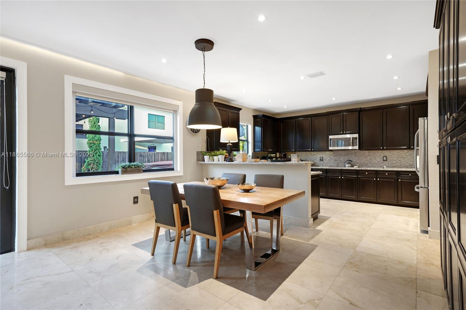 DORAL BREEZE - Residential