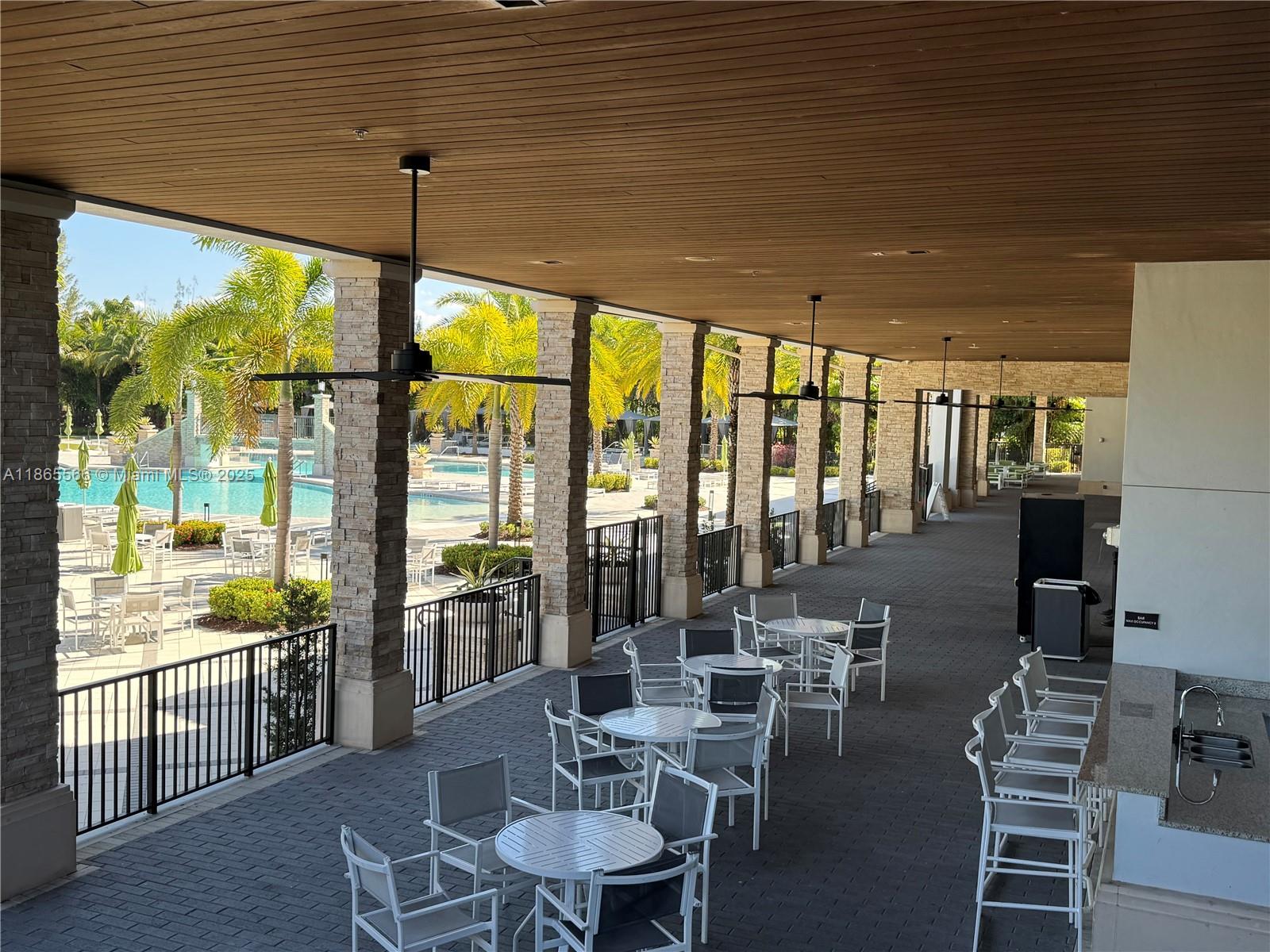 DORAL BREEZE - Residential