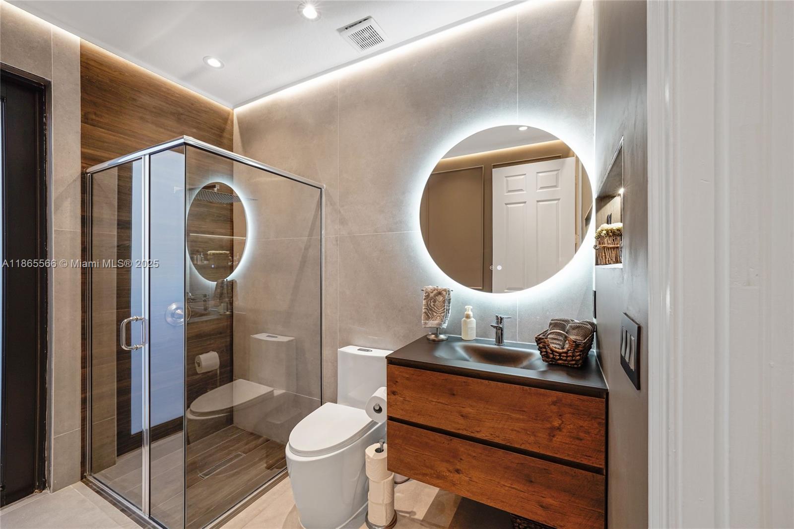 DORAL BREEZE - Residential