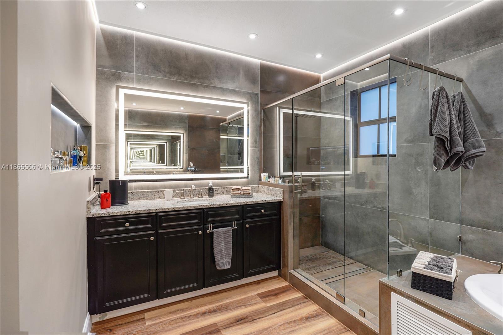 DORAL BREEZE - Residential