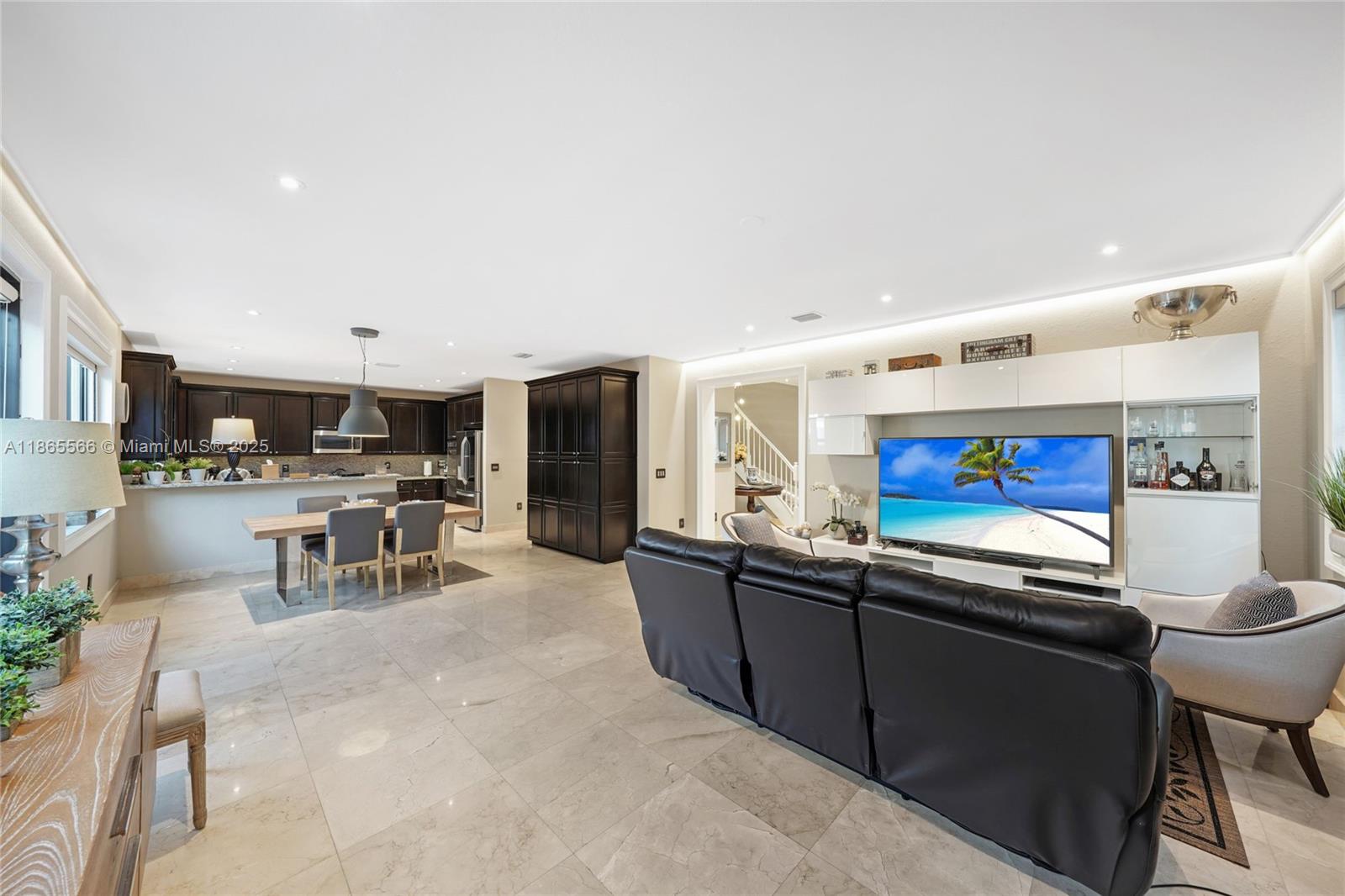 DORAL BREEZE - Residential