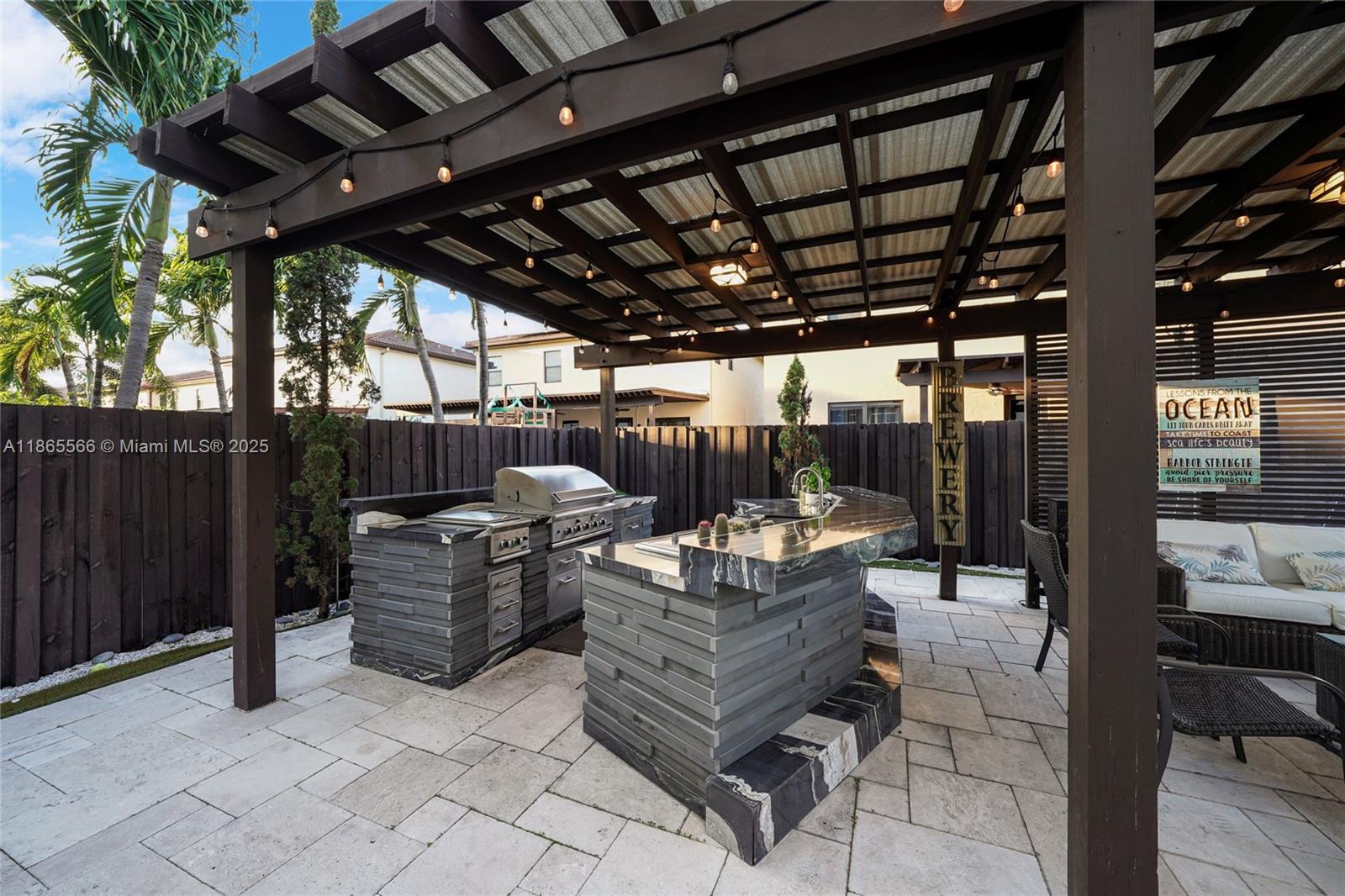 DORAL BREEZE - Residential